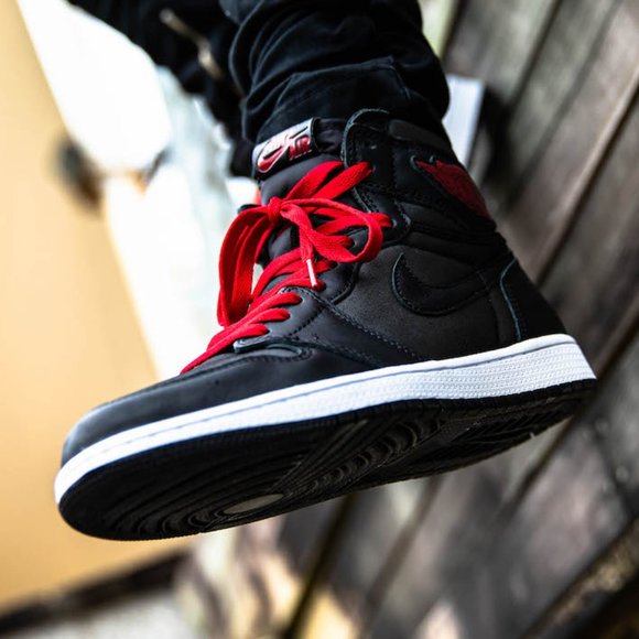 AIR JORDAN 1 RETRO HI OG BLACK GYM RED 555088-060 - Picture 7 of 8